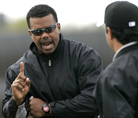 Illustration for article titled Who'll Be The First Baseball General Manager To Get Publicly Smeared?